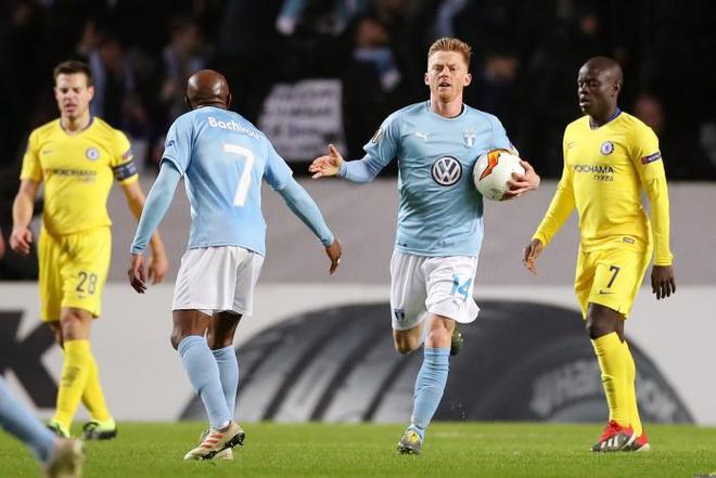 科尔：库里37岁了啊 对方整场贴防他 不敢相信他这个年纪还能52分.